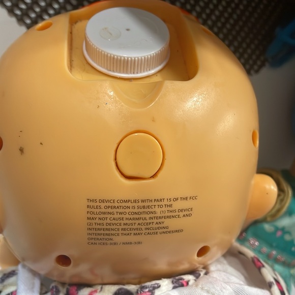 BABY ALIVE- CRIES AND PEES - Picture 4 of 5